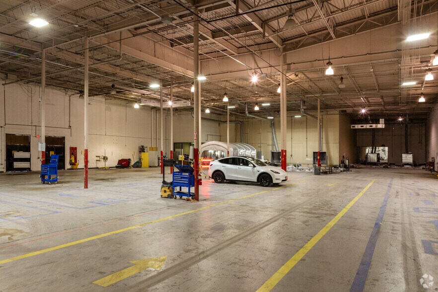 More Photos Of 12002 Southwest Fwy, Meadows Place Freestanding For Lease