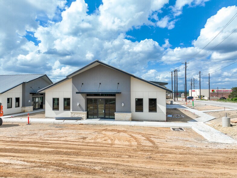More Photos Of 211 Crossing Ave, San Antonio Unknown For Lease