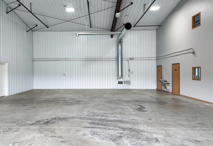 More Photos Of 47054 104th St, Sioux Falls Warehouse For Lease