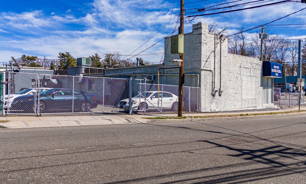 More Photos Of 195 Northern Blvd, Great Neck Auto Dealership For Lease