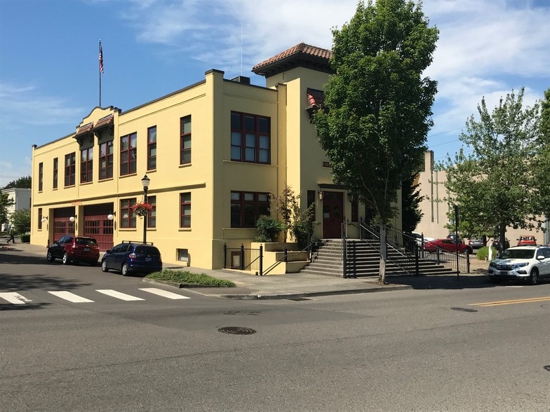 More Photos Of 623 7th St, Oregon City Restaurant For Sale