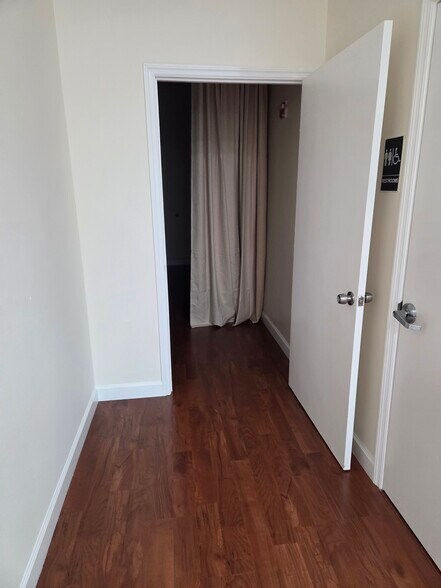 More Photos Of 7345 International Pl, Sarasota Light Manufacturing For Lease