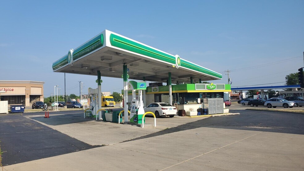 More Photos Of 1149 W Irving Park Rd, Itasca General Retail For Sale