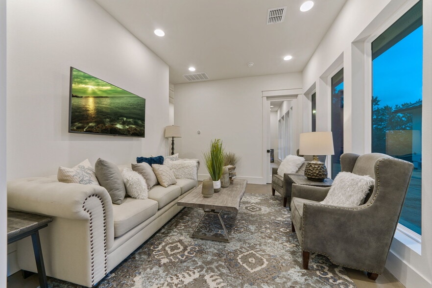 More Photos Of 7505 E US Highway 290, Johnson City Flex For Sale