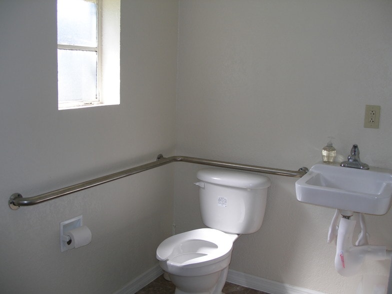 More Photos Of 9316 1st Ave, Orlando Office For Sale