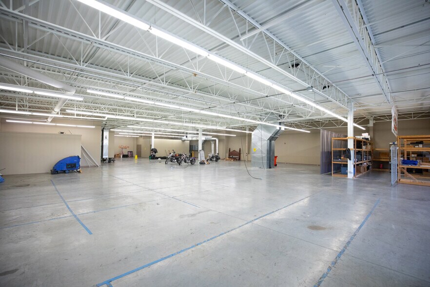 More Photos Of 5900 Mo-150 Hwy, Grandview Auto Dealership For Sale