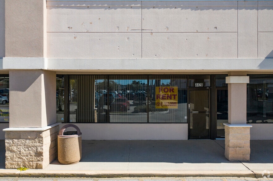 More Photos Of 4400 Bee Ridge Rd, Sarasota Unknown For Lease