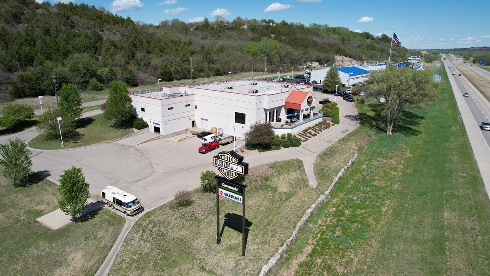 Primary Photo Of 1021 Goldenbelt Blvd, Junction City Auto Dealership For Sale