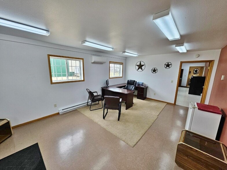 More Photos Of 314 1st St NE, Rugby Light Distribution For Sale