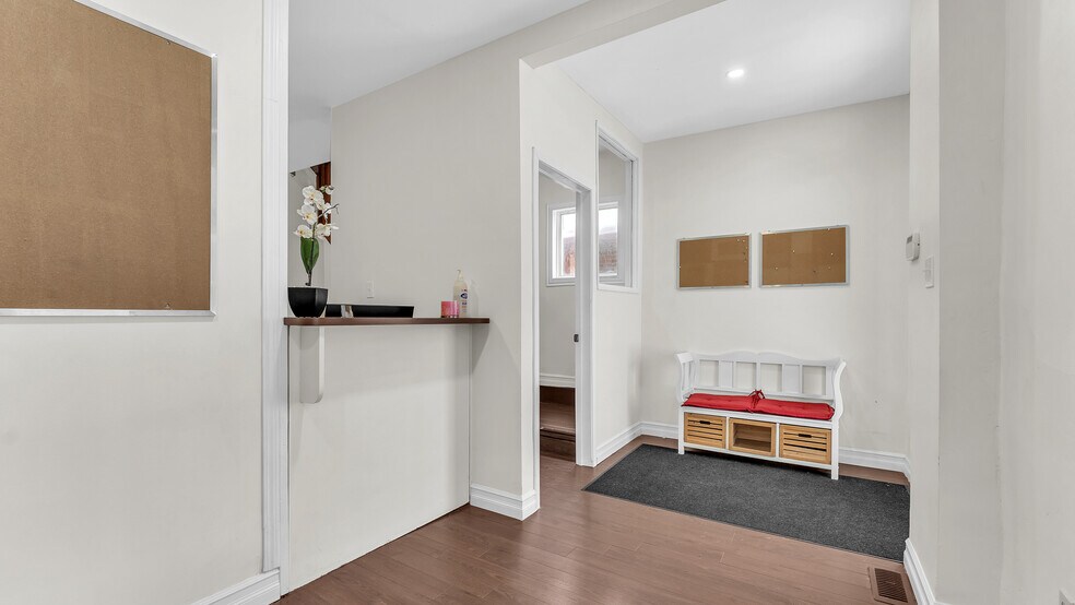 More Photos Of 512 Oxford St E, London Medical For Sale