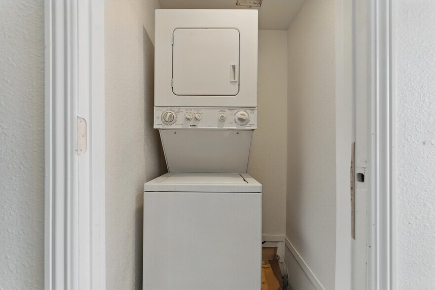 More Photos Of 214 S Maryland Pky, Las Vegas Loft Creative Space For Sale