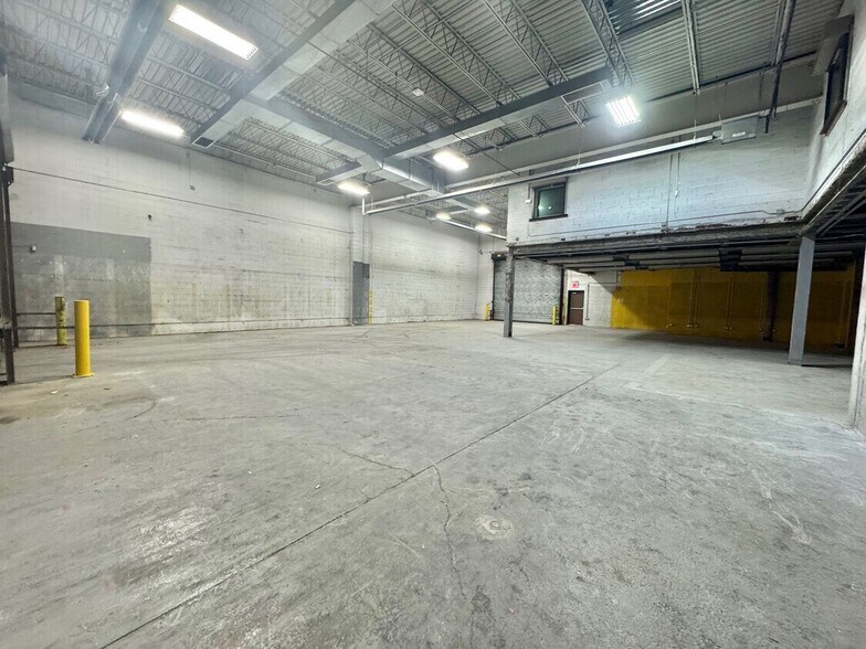 More Photos Of 130 Sheridan Blvd, Inwood Warehouse For Lease