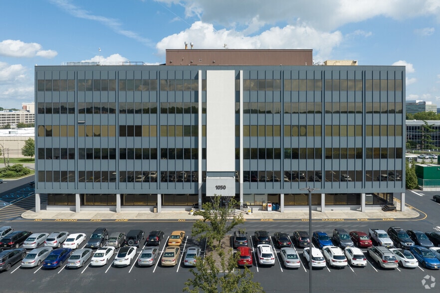 More Photos Of 1050 Wall St W, Lyndhurst Office For Lease