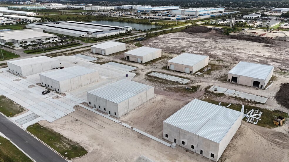 More Photos Of 8053 Ironside Dr, Fort Myers Warehouse For Lease
