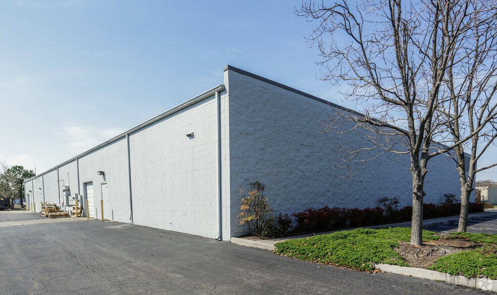 More Photos Of 4901 Cleveland St, Virginia Beach Light Distribution For Sale