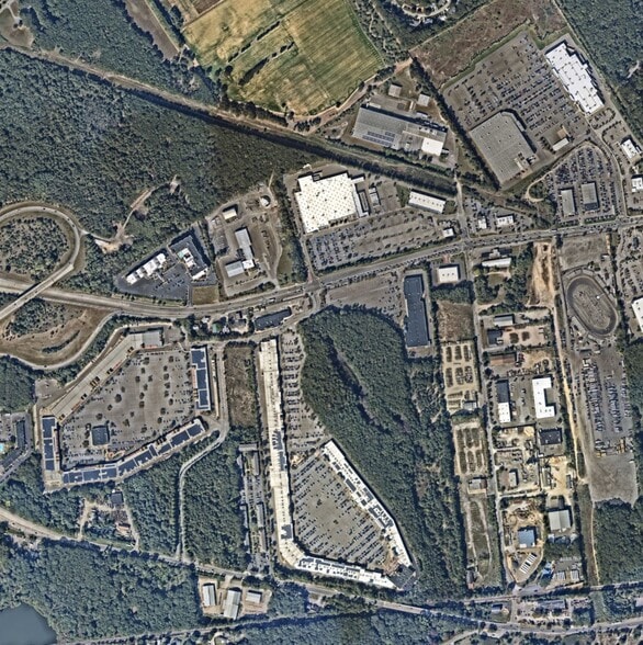 More Photos Of 1852 Old Country Rd, Riverhead Manufacturing For Sale