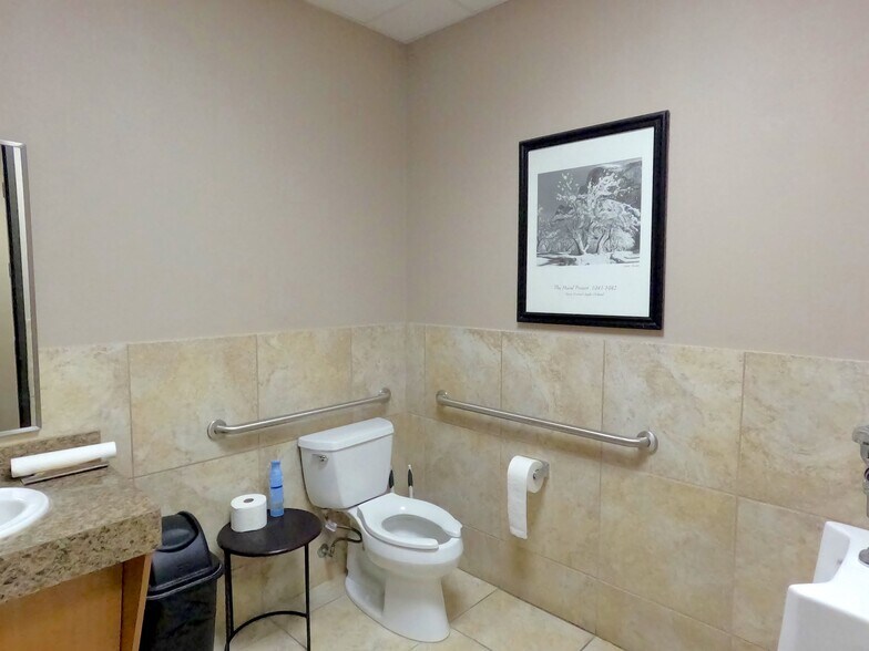 More Photos Of 6570 Naaman Forest Blvd, Garland Medical For Sale