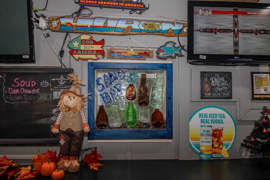 More Photos Of 54 McKinley St, Huron Bar For Sale