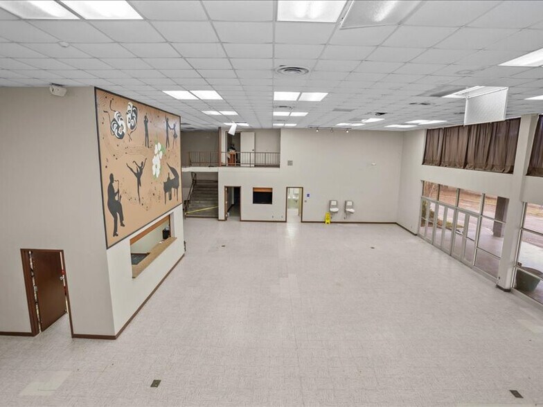 More Photos Of 1819 Spring St, Palestine Specialty For Sale