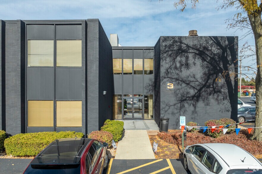 More Photos Of 799 Roosevelt Rd, Glen Ellyn Office For Lease