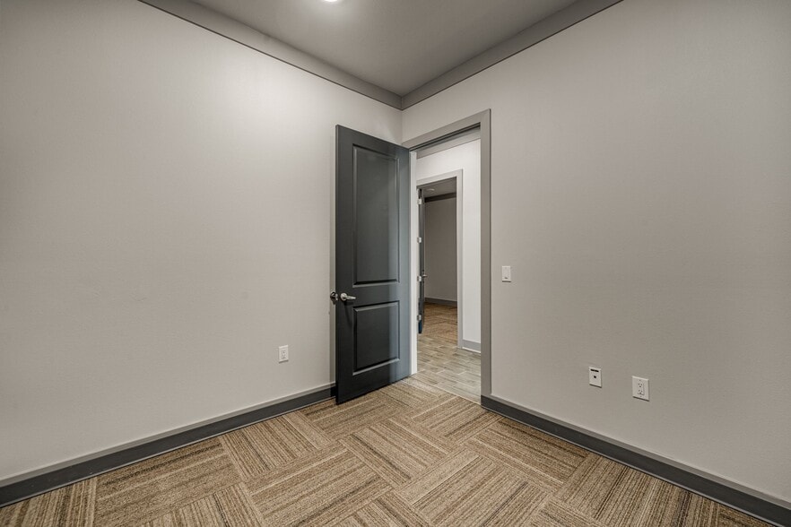 More Photos Of 1312 W Exchange Pky, Allen Medical For Lease