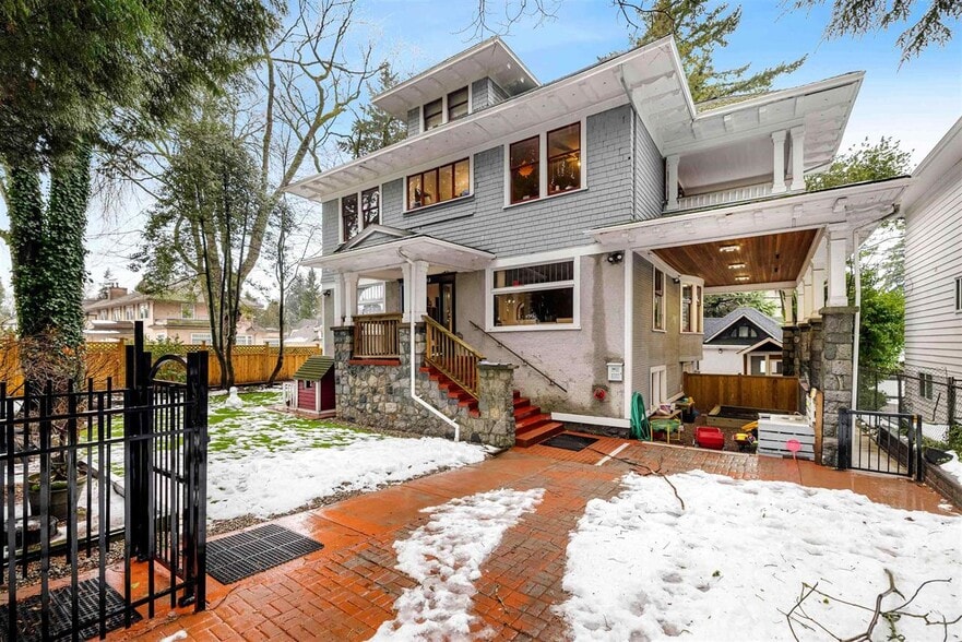 More Photos Of 4355 Granville St, Vancouver Schools For Sale