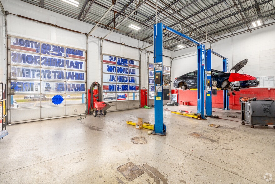 More Photos Of 524-530 W Grand Ave, Elmhurst Auto Repair For Sale