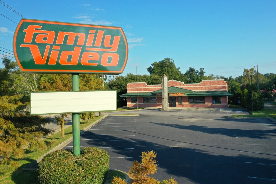 More Photos Of 7 N Guignard Dr, Sumter General Retail For Lease