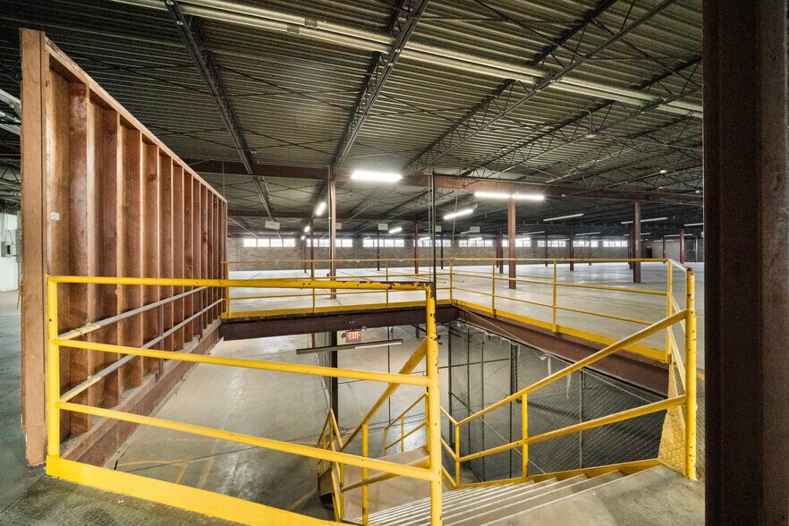 More Photos Of 209 W Main St, Linn Warehouse For Sale