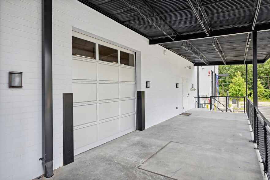 More Photos Of 159 Armour Dr NE, Atlanta Showroom For Lease