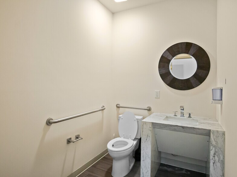 More Photos Of 7010 Rocio Dr, Laredo Freestanding For Lease