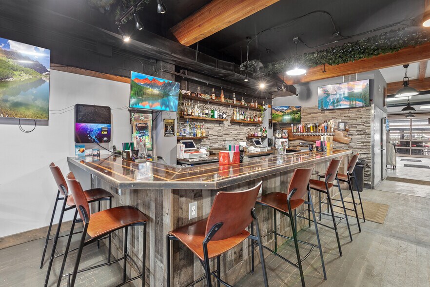 More Photos Of 314 N 4th St, Coeur d'Alene Bar For Sale
