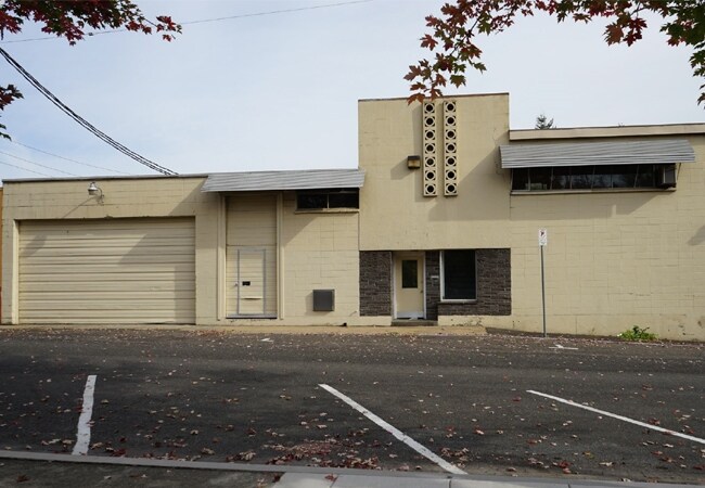 More Photos Of 215 13th St, Oregon City Food Processing For Lease