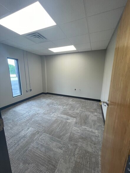 More Photos Of 2211 Rutherford Rd, Greenville Showroom For Sale