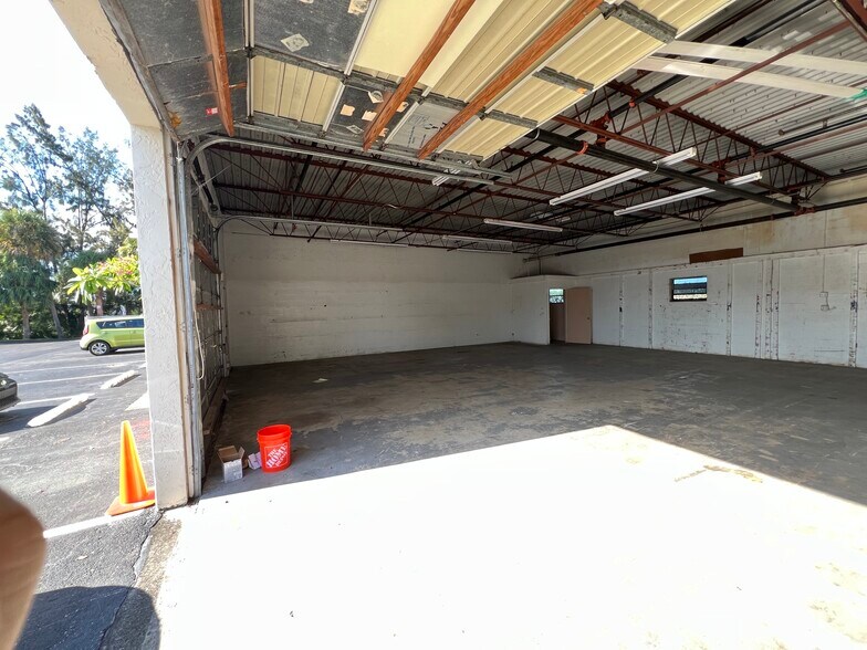 More Photos Of 3885 Investment Ln, Riviera Beach Warehouse For Lease