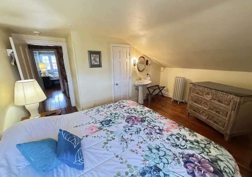 More Photos Of 1004 Park Ave, Galena Specialty For Sale