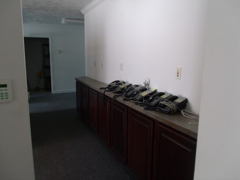 More Photos Of 1000 Elm St, Fulton Freestanding For Sale