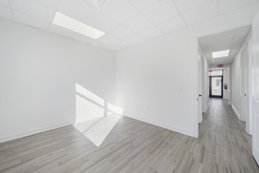 More Photos Of 30625 Kingsland Blvd, Brookshire Medical For Lease