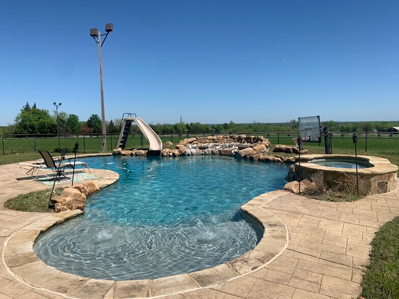 More Photos Of 5518 County Road 126, McKinney Office Residential For Lease