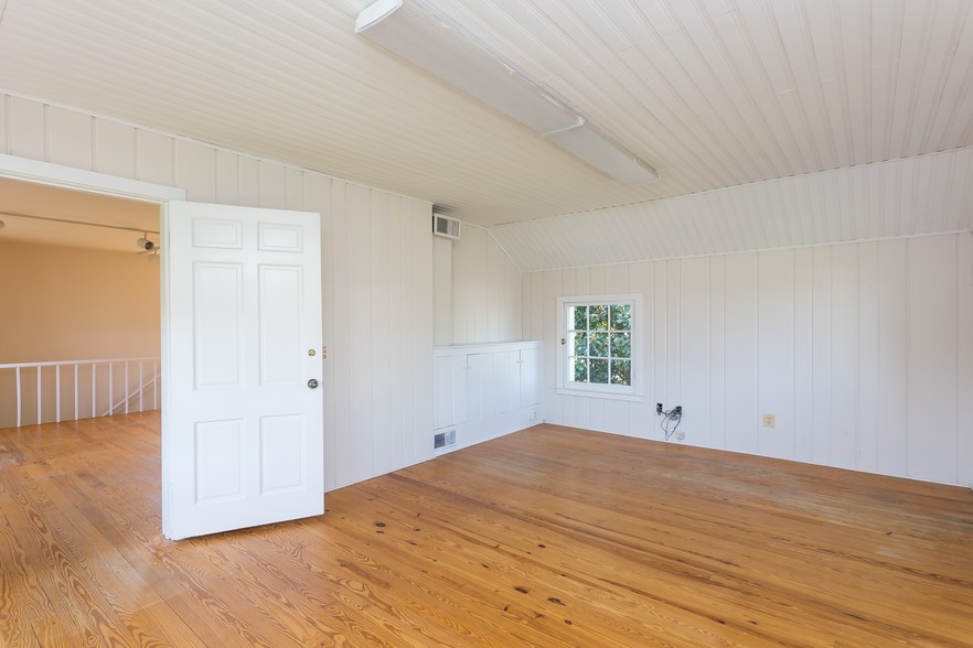 More Photos Of 2800 Princess Anne St, Fredericksburg Loft Creative Space For Sale