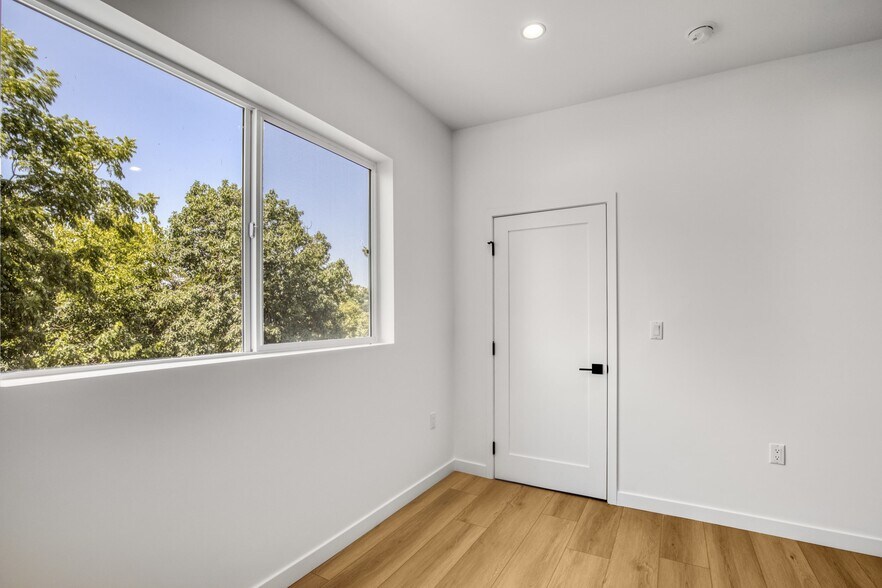 More Photos Of 10828 Hesby St, North Hollywood Apartments For Sale