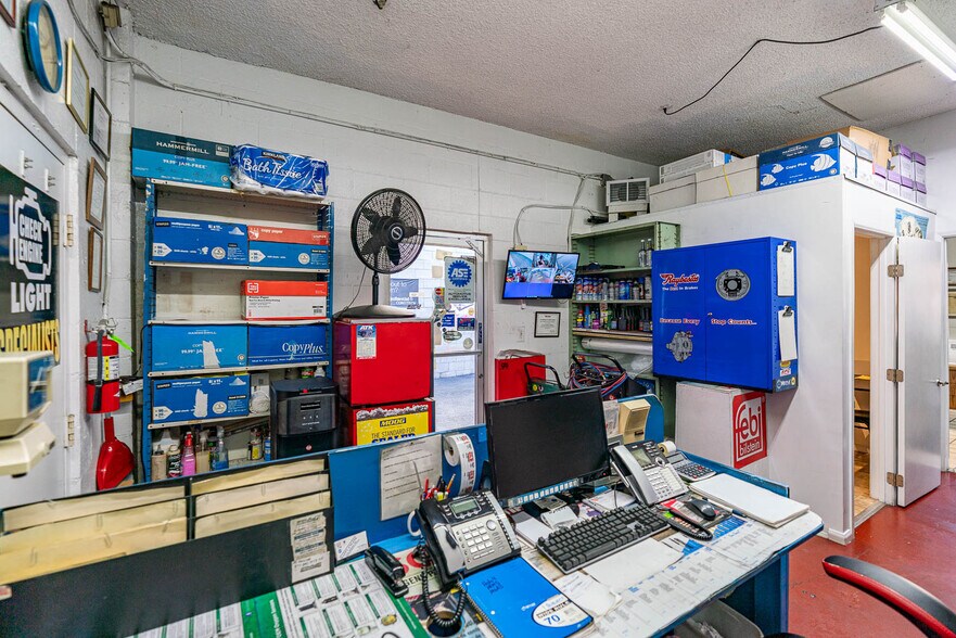 More Photos Of 15348 San Fernando Mission Blvd, Mission Hills Auto Repair For Sale