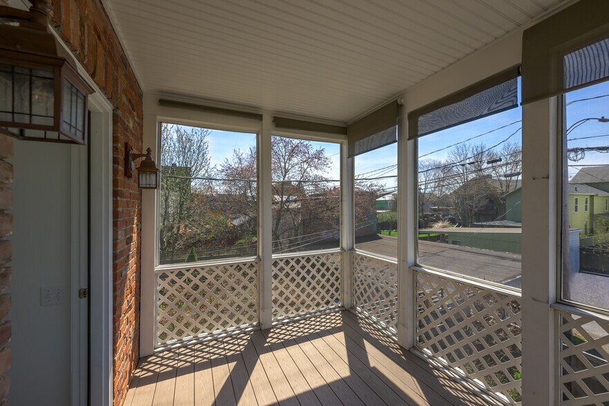 More Photos Of 237 Warren St, Hudson Storefront Retail Residential For Sale
