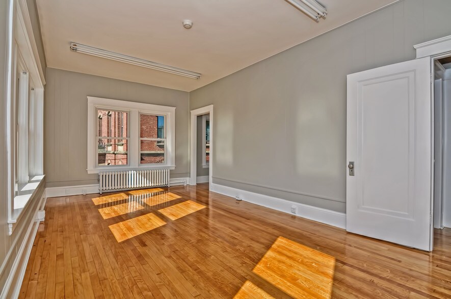More Photos Of 1078 Main St, Leicester Coworking Space