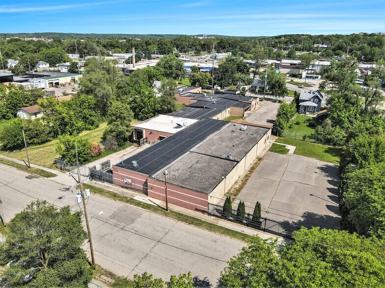 More Photos Of 1206 E Crosstown Pky, Kalamazoo Manufacturing For Lease