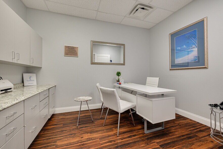 More Photos Of 1033 West Bay Dr, Largo Office For Lease