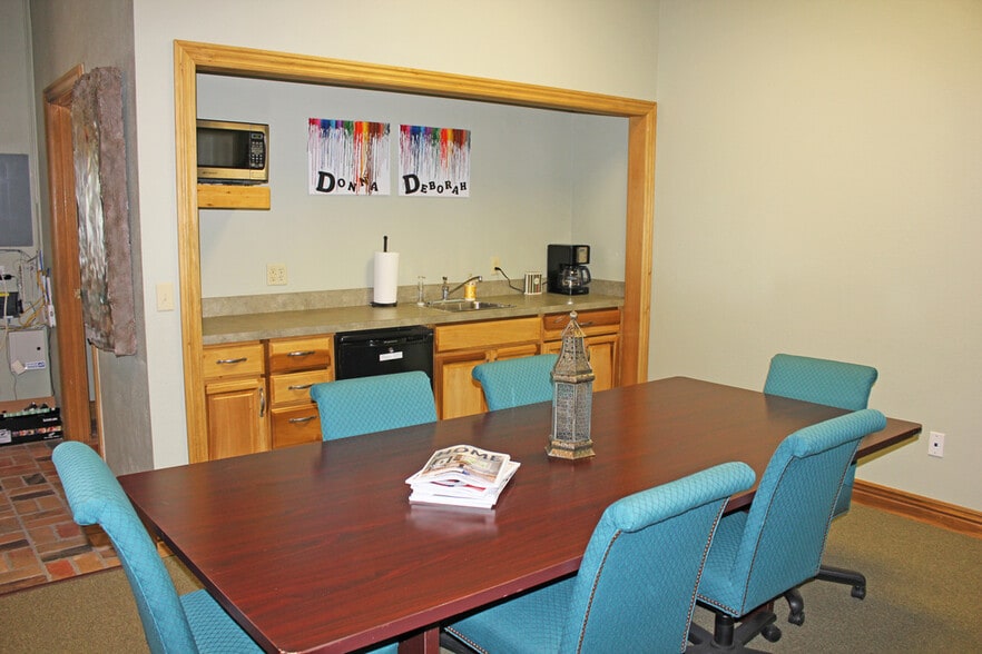 More Photos Of 2101 W Chesterfield Blvd, Springfield Office For Sale