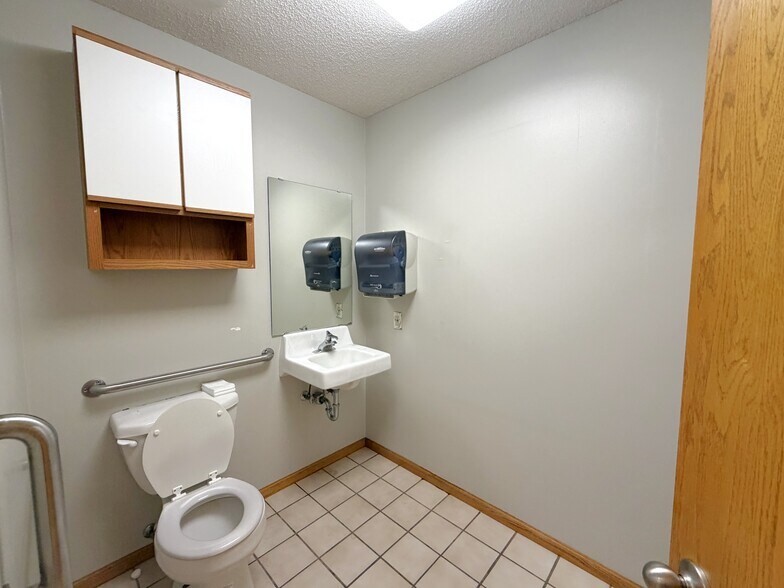 More Photos Of 14387 Edgewood Dr, Baxter Office For Lease