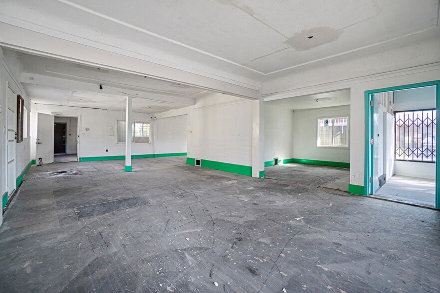 More Photos Of 1139 W 17th St, Santa Ana Freestanding For Lease