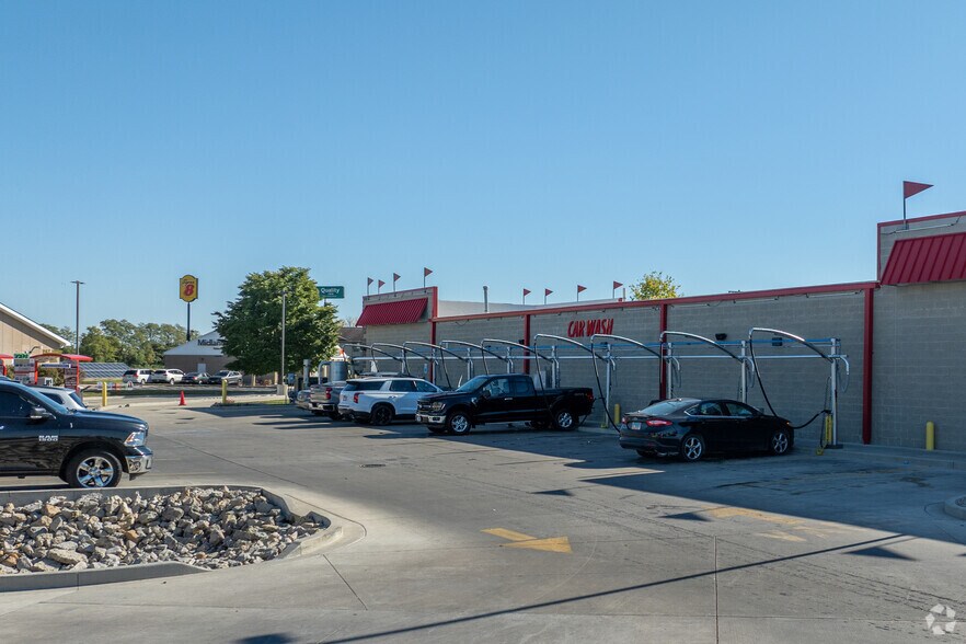More Photos Of 2950 Fairfield Ln, Ottawa Carwash For Sale